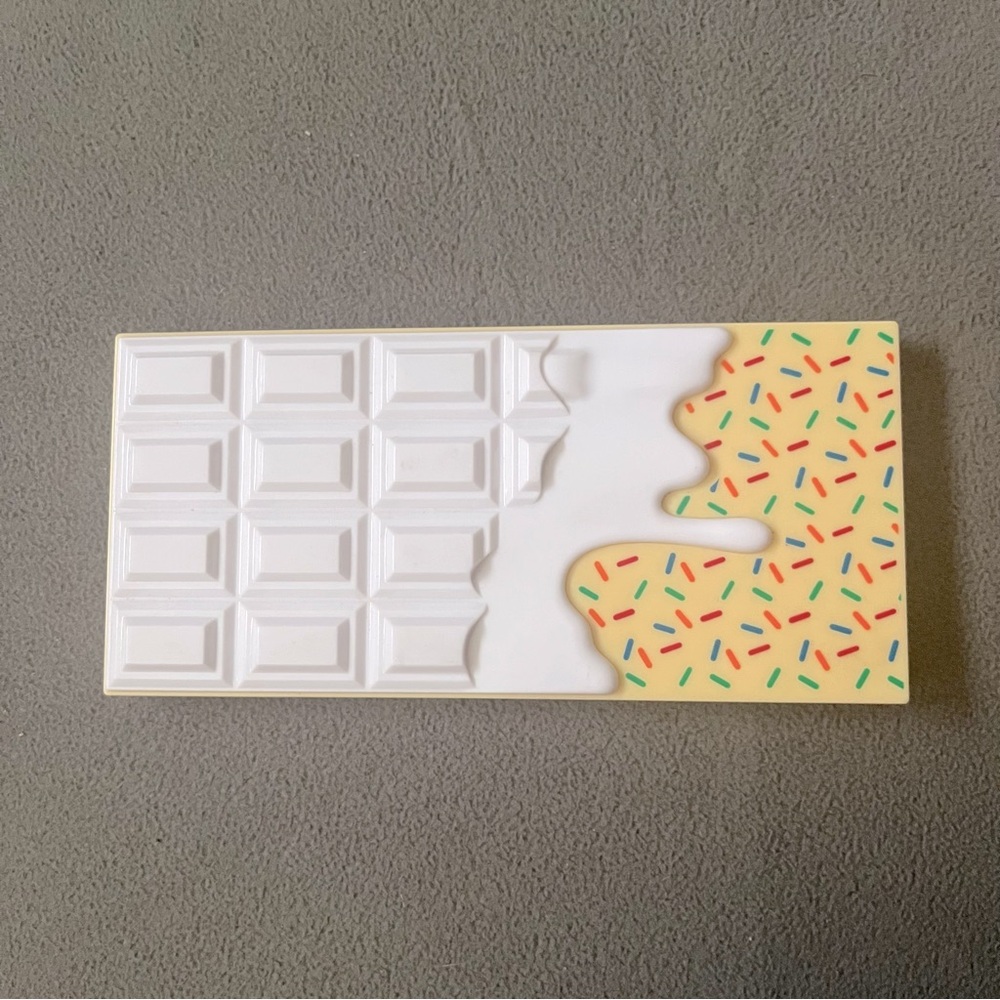 DISCONTINUED I Heart Revolution eyeshadow palette (Sprinkles)